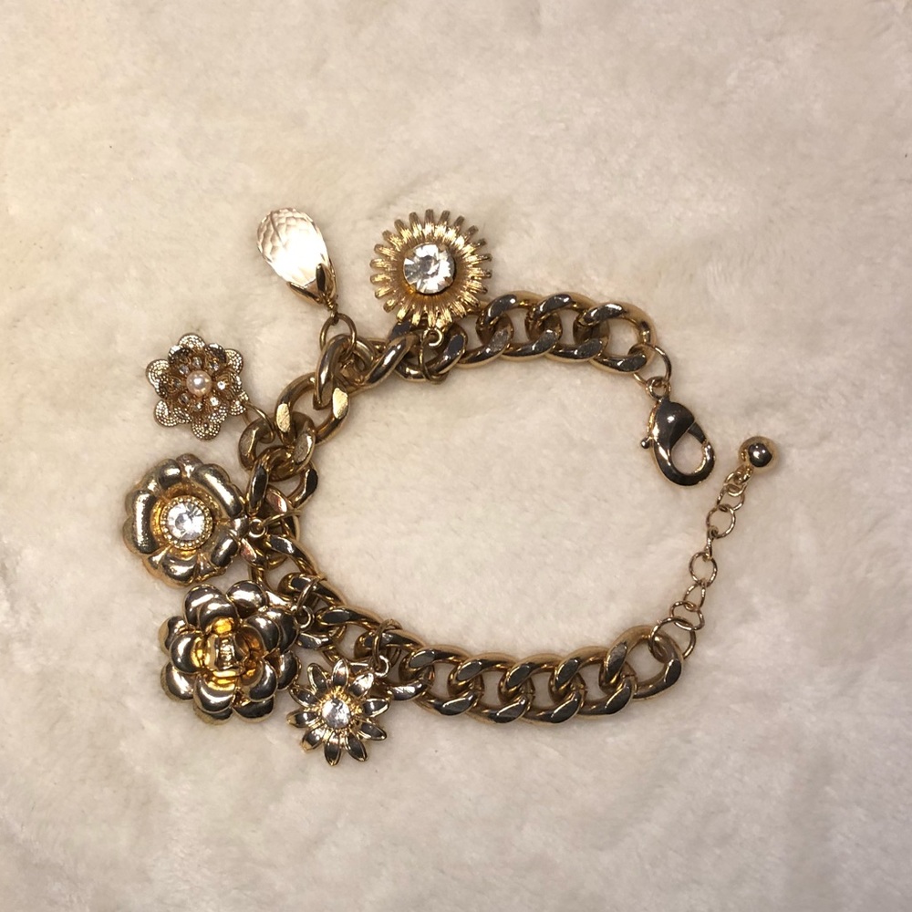 ABERCROMBIE & FITCH CHARM BRACELET
